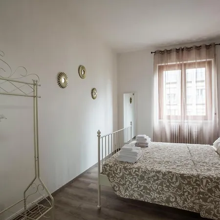 Lake-near Historic Center Apartment *