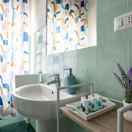 [como Lake]-near Historic Center *