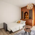 شقة Spacious - Center, & Station 10 Min